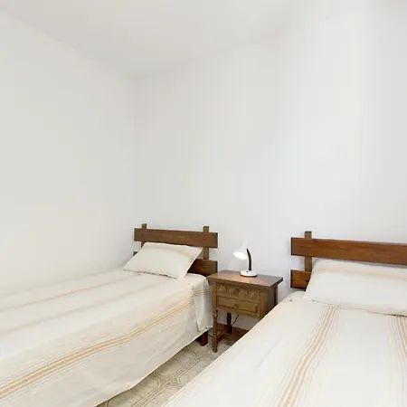 Small Building With 4 Close To The Mont-roig del Camp