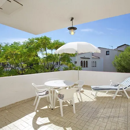Apartment Small Building With 4 Close To The