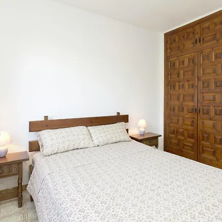 Small Building With 4 Close To The * Mont-roig del Camp