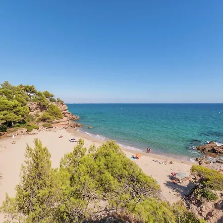 Small Building With 4 Close To The Mont-roig del Camp