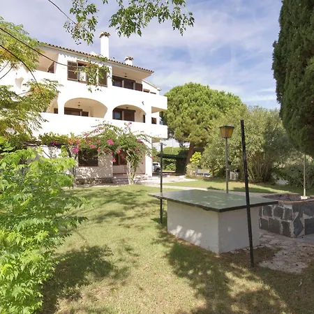 Small Building With 4 Close To The Mont-roig del Camp