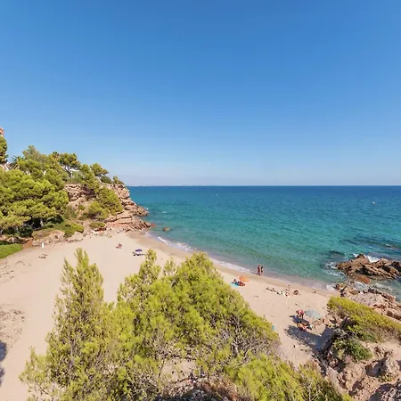 Small Building With 4 Close To The Mont-roig del Camp