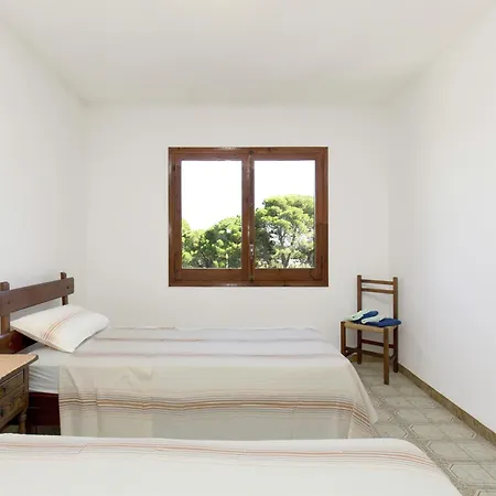 Small Building With 4 Close To The Mont-roig del Camp