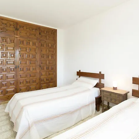 아파트 Small Building With 4 Close To The Mont-roig del Camp