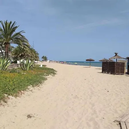 Small Building With 4 Close To The Mont-roig del Camp